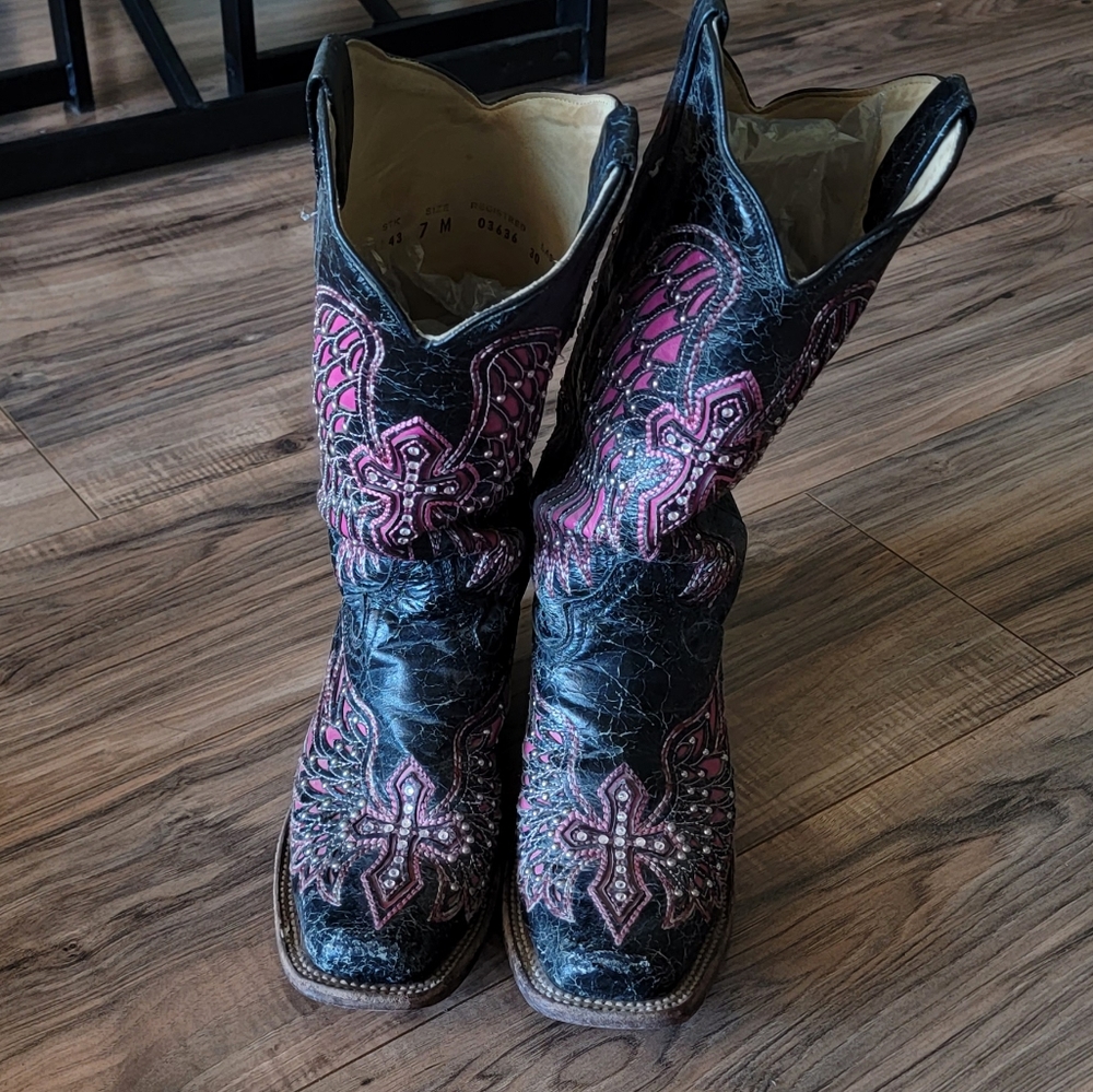 7B Rhinestone Crosses and Wings Corral Cowboy Boots